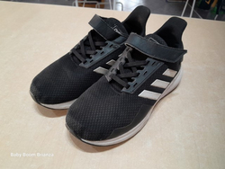 Adidas-34-Sneakers nera con strappo