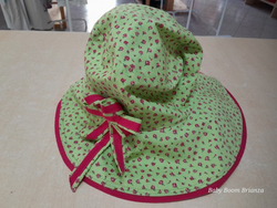 Pinco Pallino-56-Cappello tesa larga verde stampa rose 
